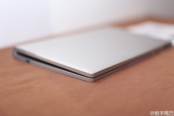 Surface Book：昂达oBook10 Plus，你的铰链转轴特像我