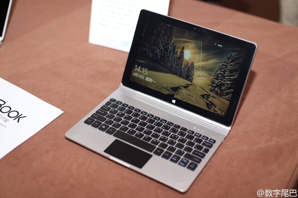 Surface Book：昂达oBook10 Plus，你的铰链转轴特像我